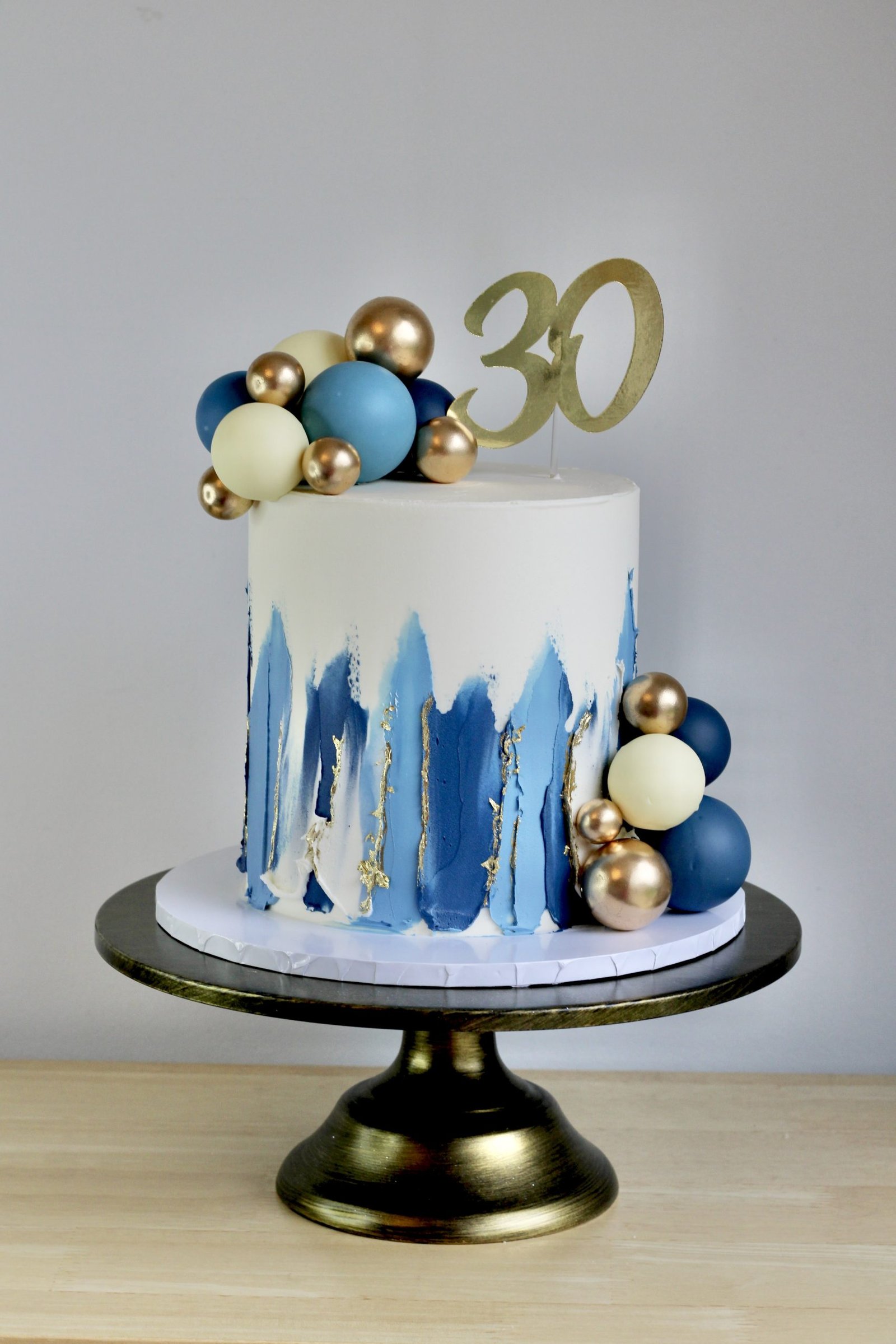 Blue Elegance Cake V1