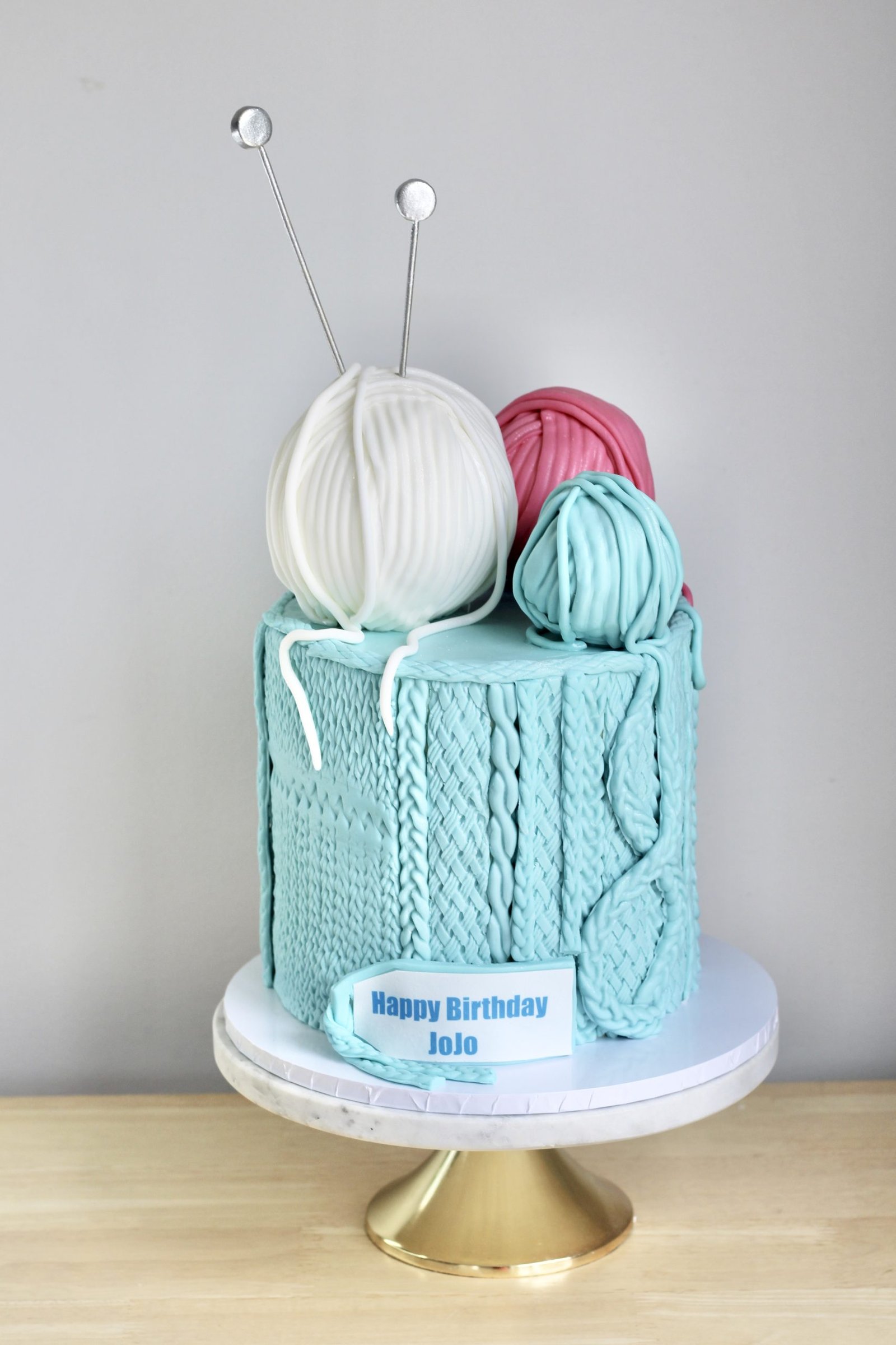 Knitting Enthusiast Cake V1