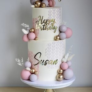 Soft Blush & Gold Cake