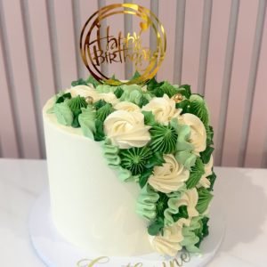 Green & Cream Piped Swirl Cake