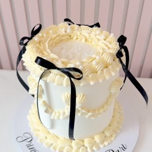 Vintage Lambeth Round Cake V1