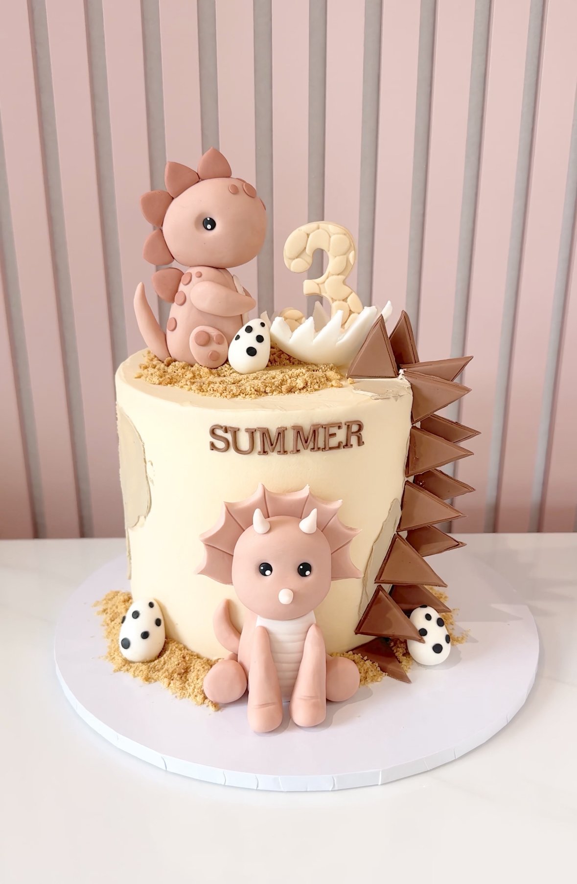 Daisy the Dino Cake V1