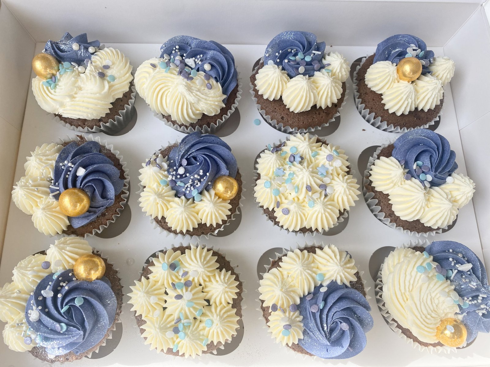Blue & Ivory Cupcakes