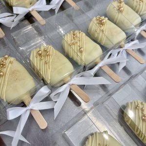Luxury White Chocolate Cakesicles