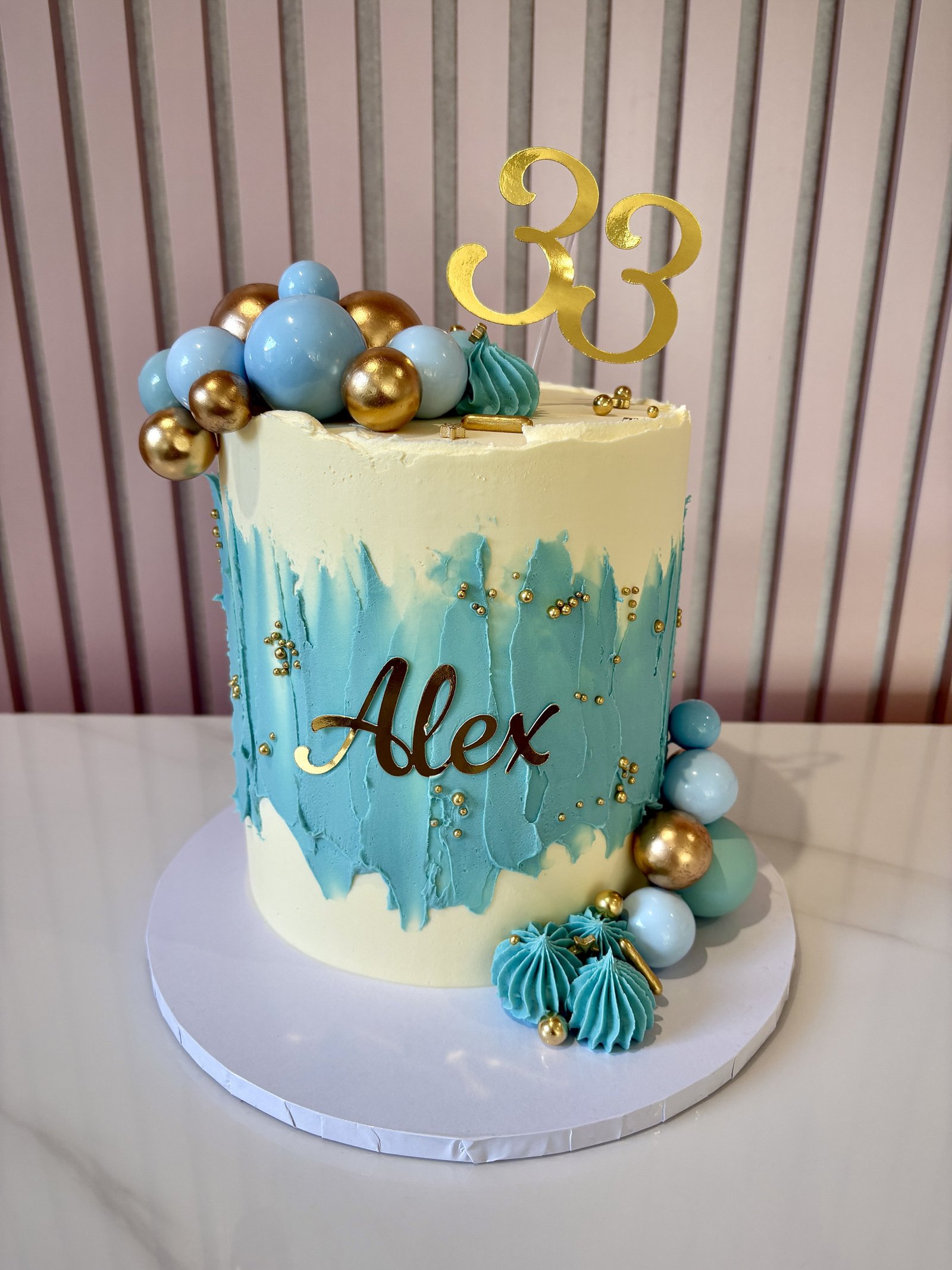 Blue Elegance Cake V2